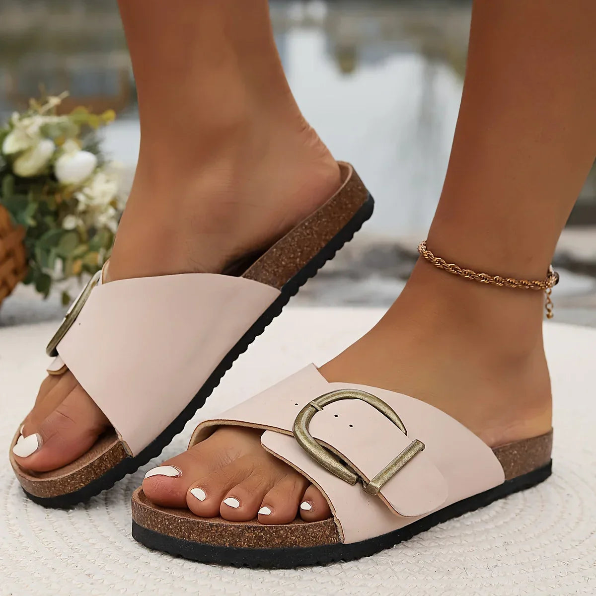 Lola | Pantuflas de corcho para mujer con diseño de correas con hebilla