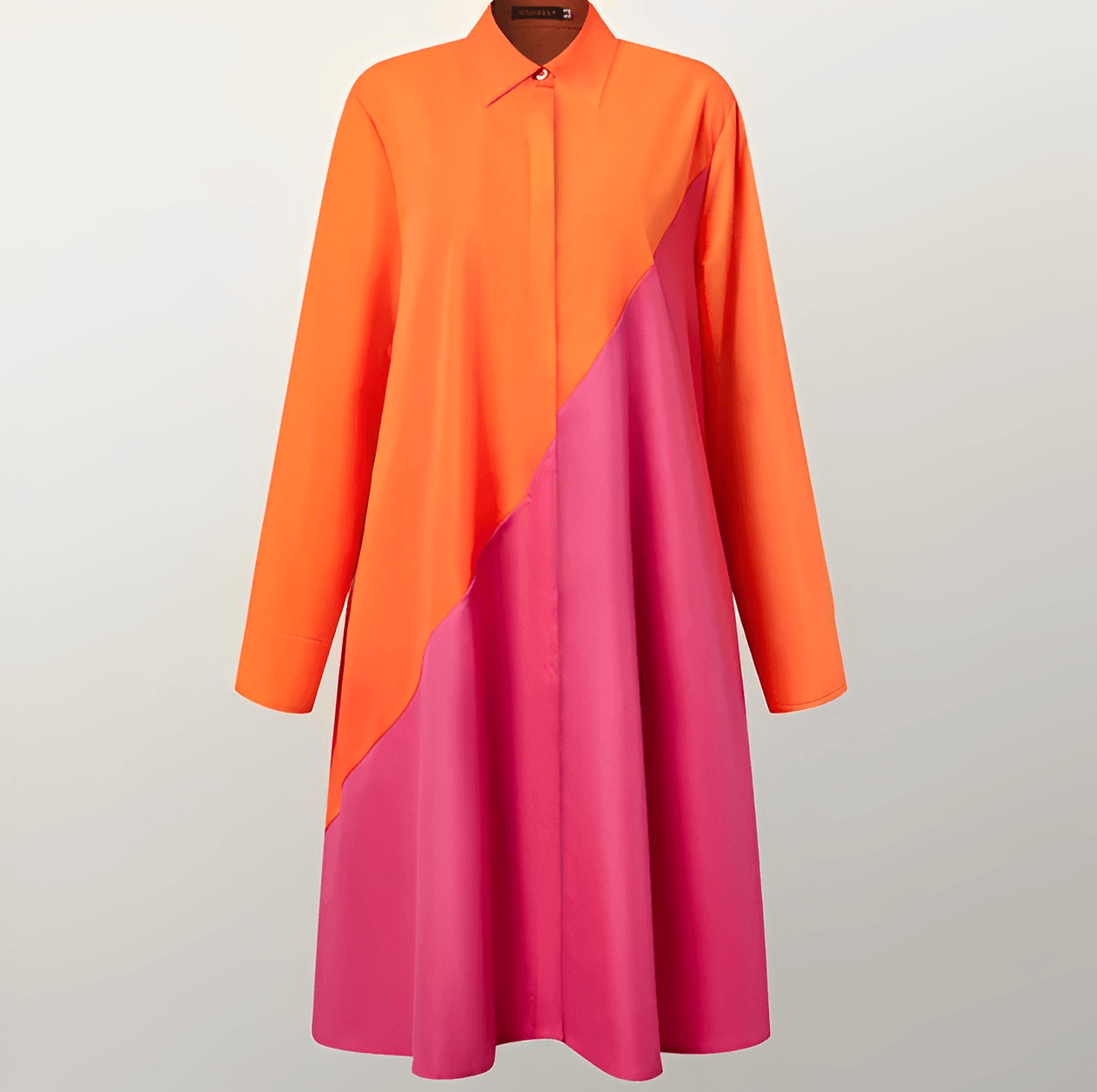 Marcela | Vestido moderno con cuello vuelto y camisa de lino de manga tres cuartos y escote en pico