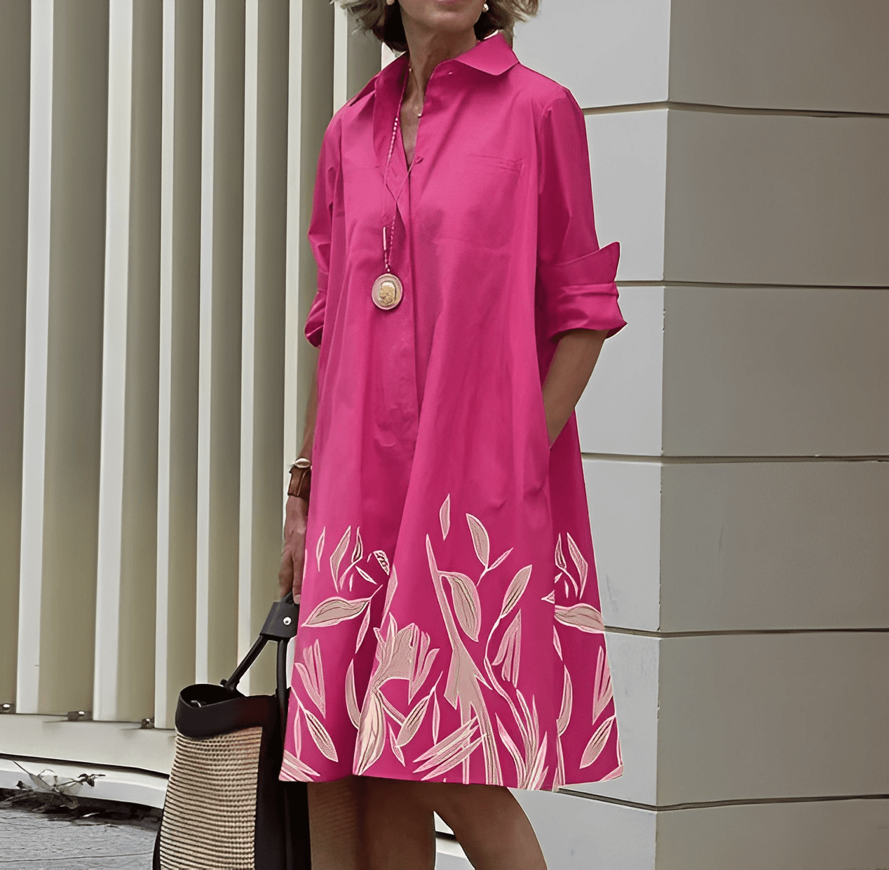 Marcela | Vestido moderno con cuello vuelto y camisa de lino de manga tres cuartos y escote en pico