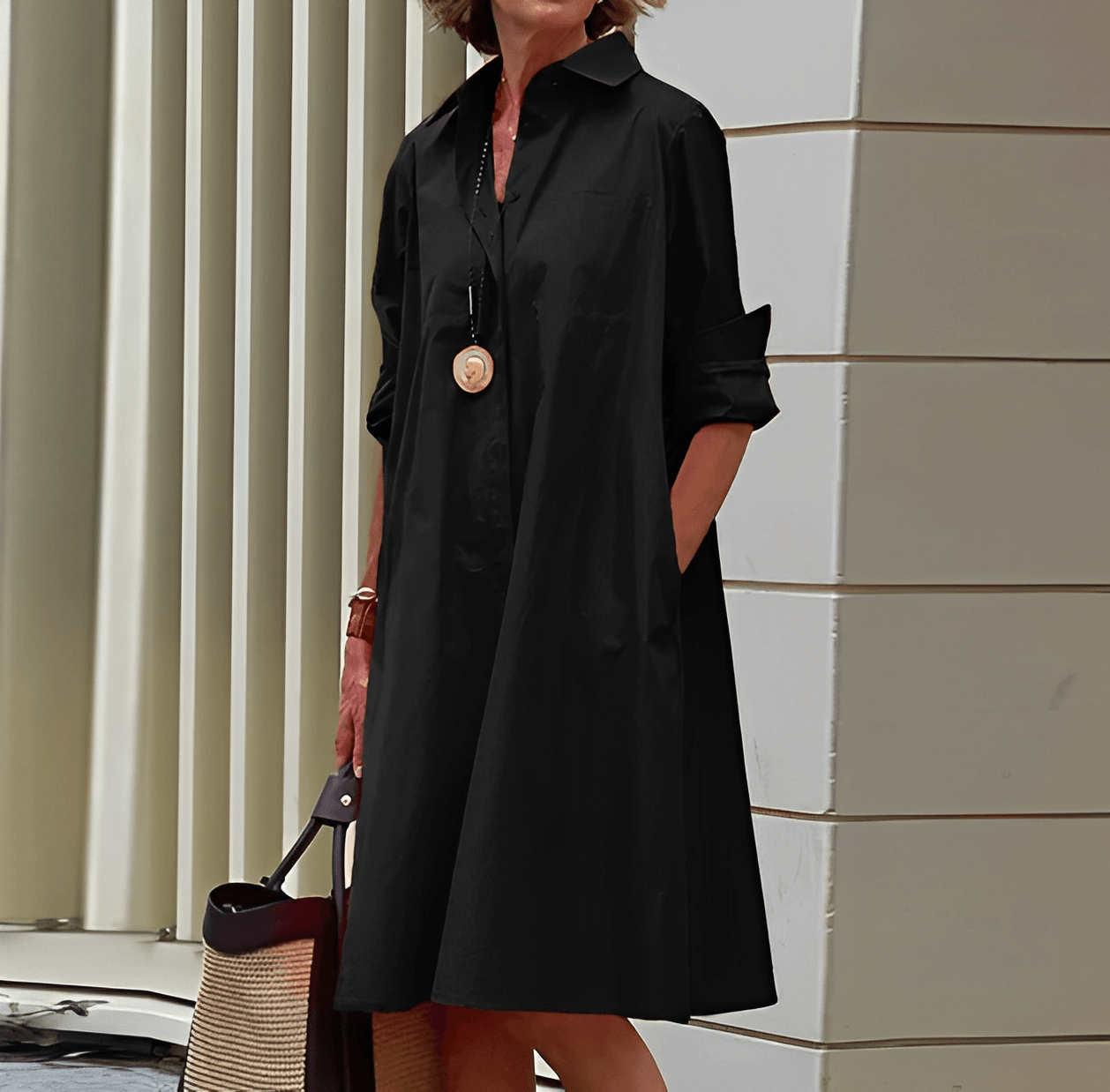 Marcela | Vestido moderno con cuello vuelto y camisa de lino de manga tres cuartos y escote en pico